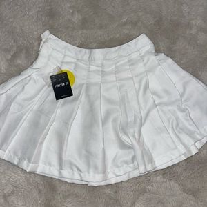 NEW w/ TAG tennis skirt , white , size : M